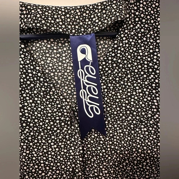 EYEYE Korean made Floral Dress with button detail and back tie Size F- fits most - Picture 3 of 6